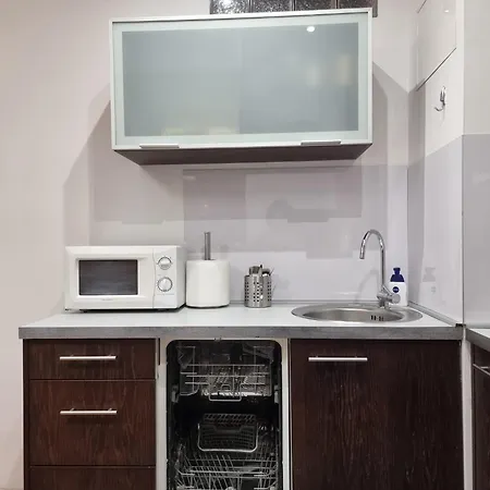 Апартаменты 2 Bedroom Next To Hall With Parking Рига