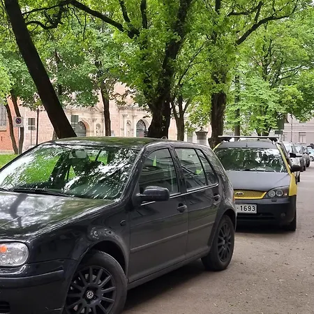 2 Bedroom Next To Hall With Parking Apartman