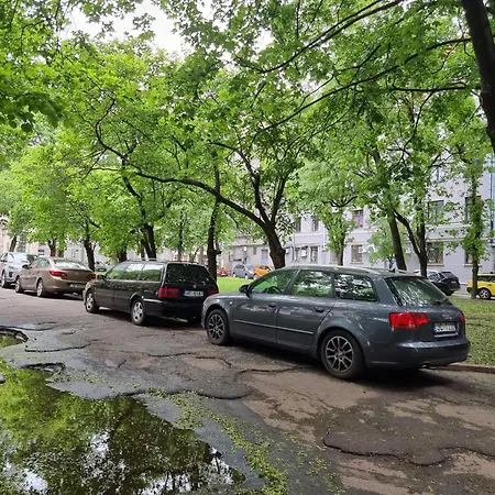 2 Bedroom Next To Hall With Parking