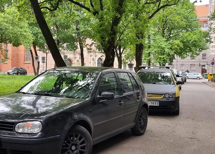 2 Bedroom Next To Hall With Parking Appartement