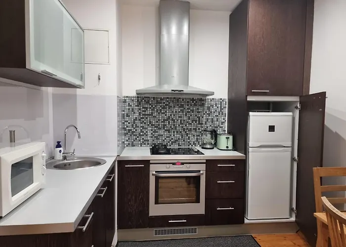 2 Bedroom Next To Hall With Parking *